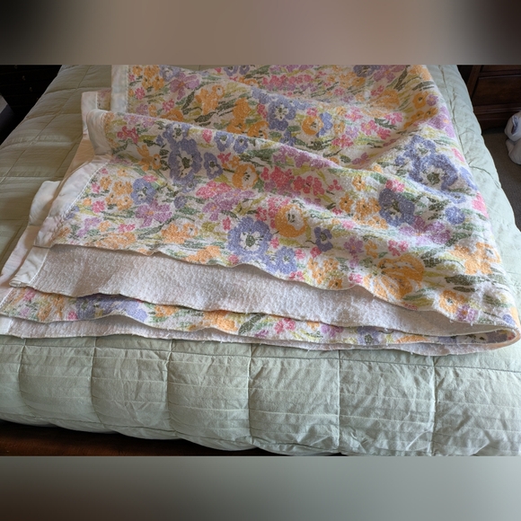 VTG Floral Blanket Satin Trim - Picture 7 of 9